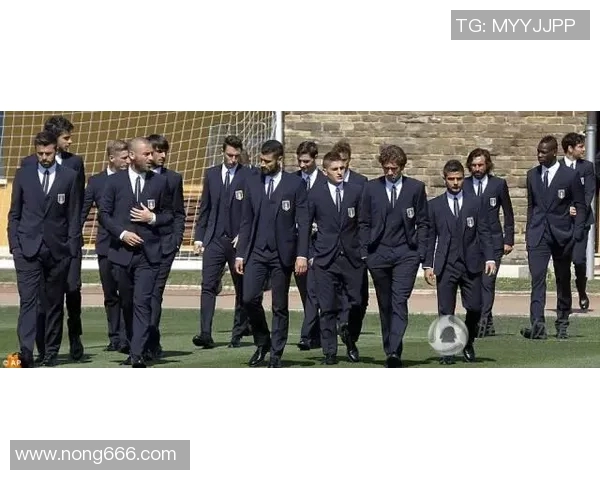 足球明星西装合照展现魅力风采与团队精神的精彩瞬间